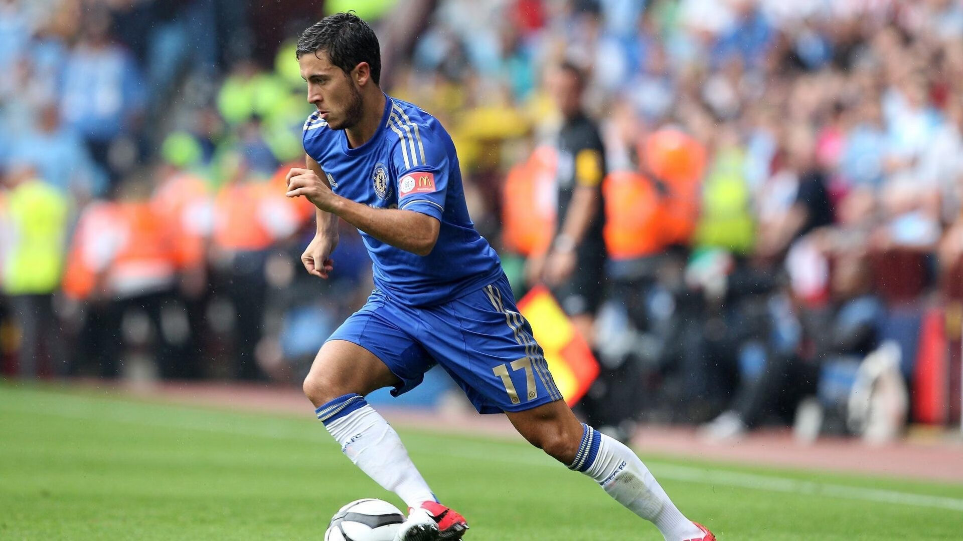 隆戈：全黑队的传奇边锋，橄榄球场上的“雷霆之力”